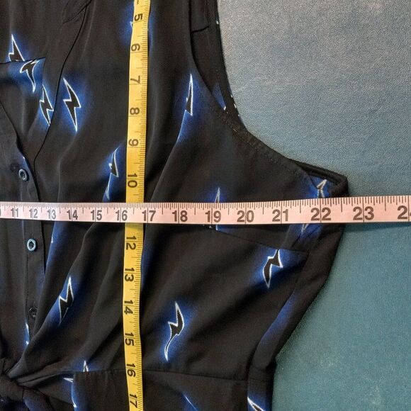 Torrid Women's 1  V Neck Button Down Tied at waist Sleeveless Polyester Top - Picture 4 of 7